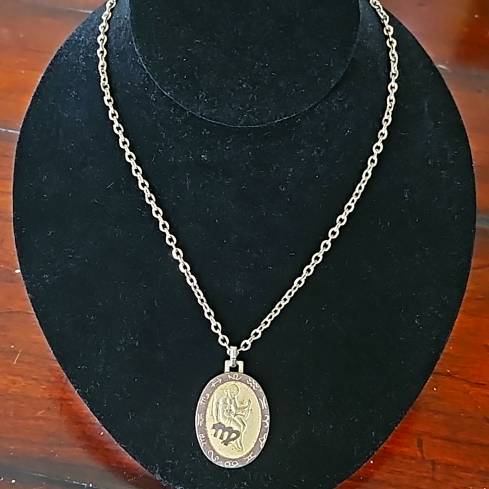 Vintage 60s/70s Virgo ♍️ goldtone necklace